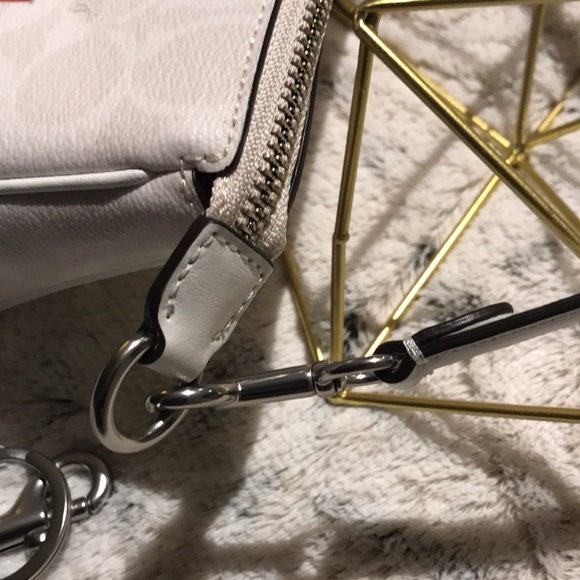 Coach white multi with a Christmas 🚂 beautiful 🎁 - Picture 4 of 13